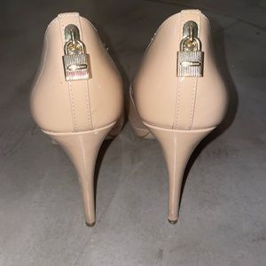 Used Michael Kors size 7... only worn once